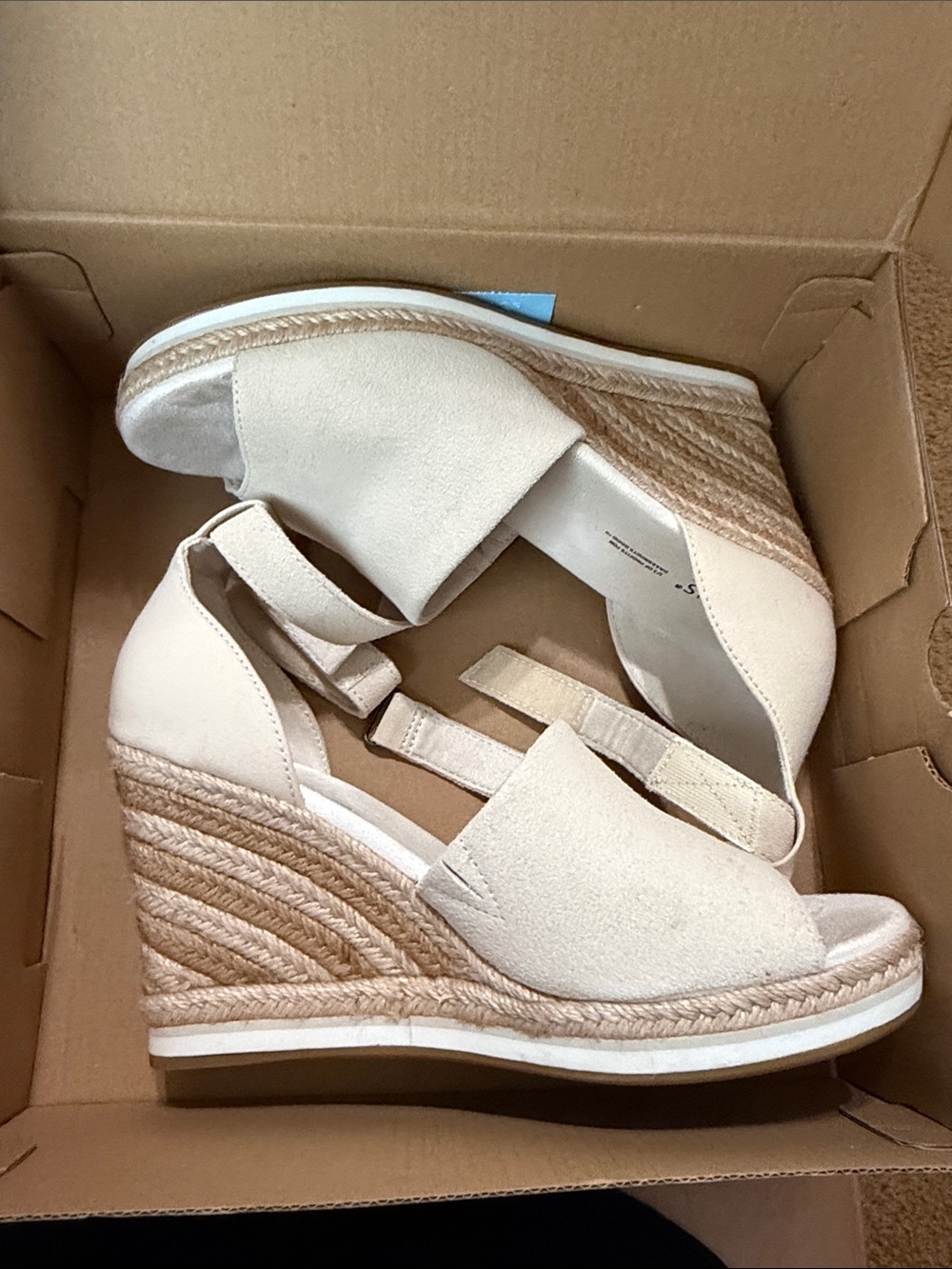 NWT - TOMS Marisol Wedge Heel